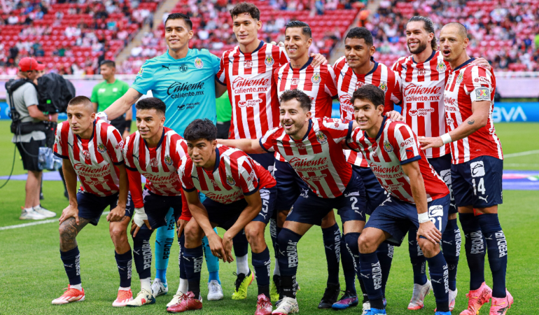 Chivas tendrá que jugar con cuadro alterno ante América foto_ Mexsport