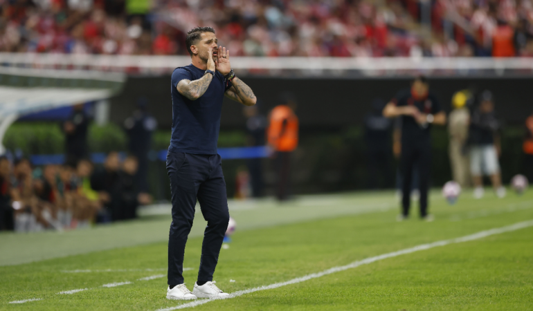 Fernando Gago podría dejar en las próximas horas a Chivas. Foto: Mexsport