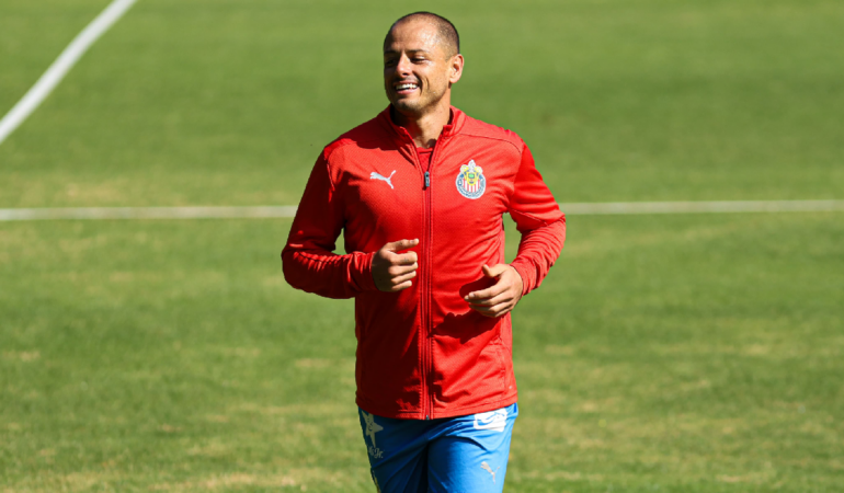 Javier Hernández regresó a los entrenamientos con Chivas / Foto: David Tamayo