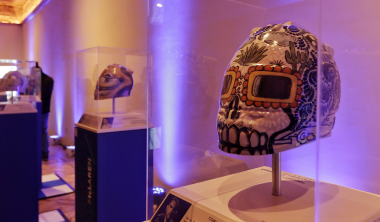 La colección de cascos de la Fórmula 1 está inspirada en el Día de Muertos / Foto: Ramón Romero