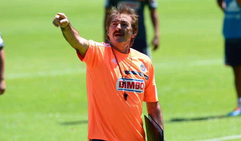 Ricardo La Volpe fue cesado de Chivas apenas un mes después de su llegada / Foto: Mexsport