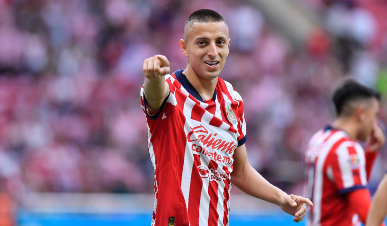 Roberto Alvarado lanzó un cohete contra la prensa foto_ Mexsport