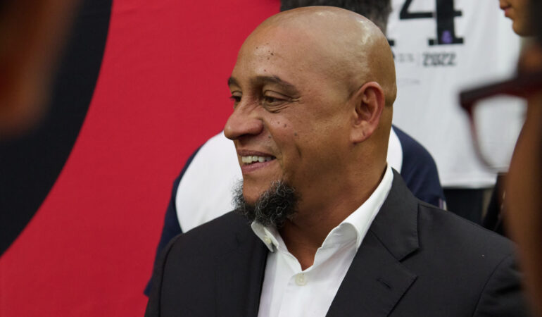 Roberto Carlos lamenta lo que pasó en el Derbi de Madrid. FOTO: Mexsport