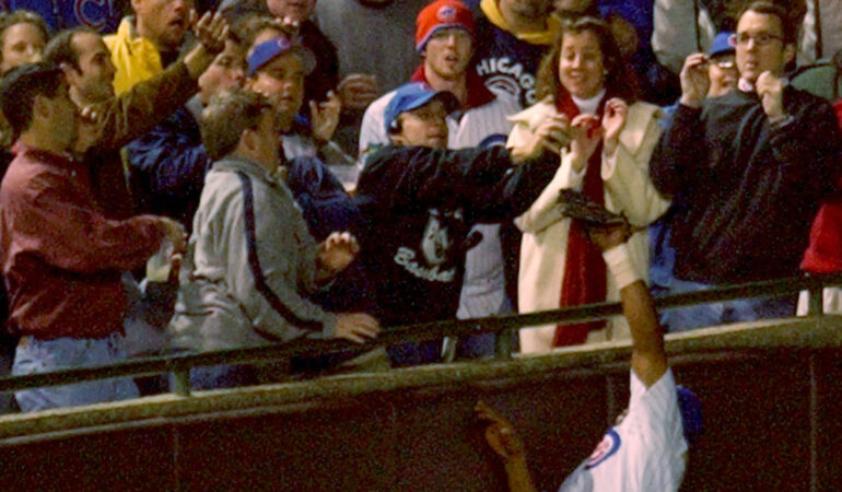 Steve Bartman le quitó un out a los Chicago Cubs. FOTO: Reuters