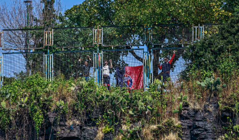 Aficionados del Atlante se hicieron presentes, pero fueron desalojados por la seguridad. Foto: Luis Garduño