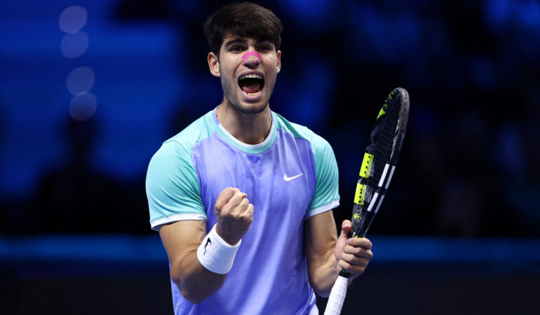 Carlos Alcaraz derrota a Andrey Rublev en las ATP Finals. FOTO: Reuters