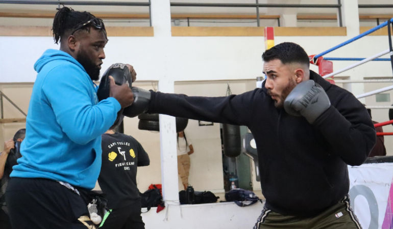 Héctor Aguirre se prepara para subir la ring. Foto: TEAM HÉCTOR AGUIRRE