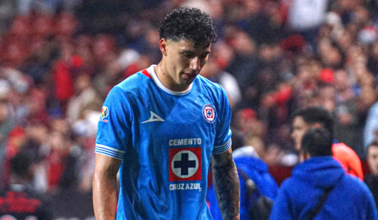 Jorge Sánchez perdió la cabeza y dejó a Cruz Azul con 10 hombres