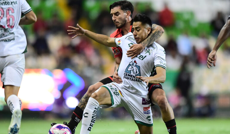 León y Atlas buscan el último acceso al play in. FOTO: Mexsport