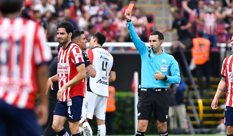 Pollo Briseño fue expulsado en el juego ante Atlas foto_ Mexsport