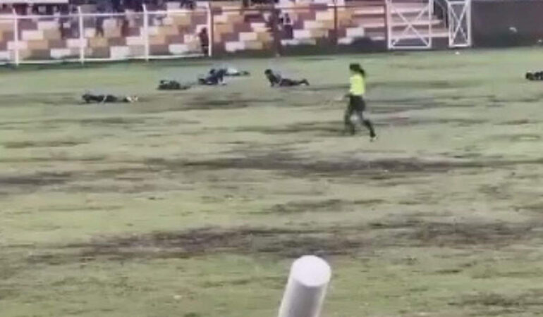 Rayo mata a un jugador de futbol en Perú. FOTO: Captura de pantalla