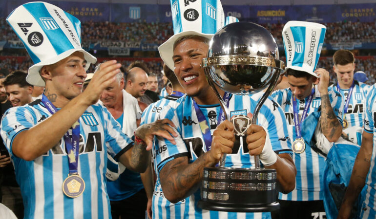 Roger Martínez hizo el gol para asegurar el título de Copa Sudamericana. FOTO: Reuters