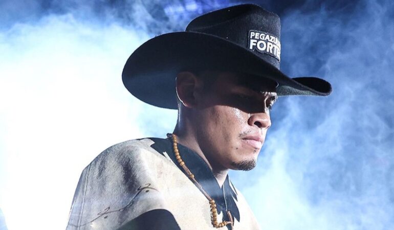 Emanuel Navarrete se prepara para enfrentar a Óscar Valdés. Foto: @vaquero_navarrete