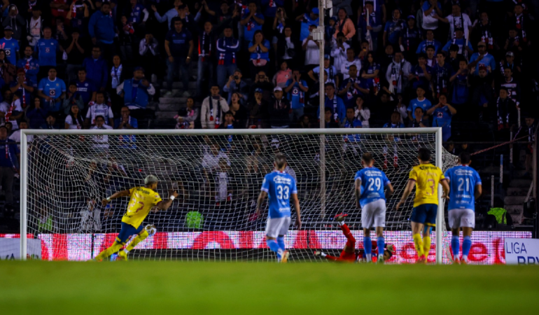 América avanza a la final tras un polémico penal que les marcaron. Foto: Ramón Romero