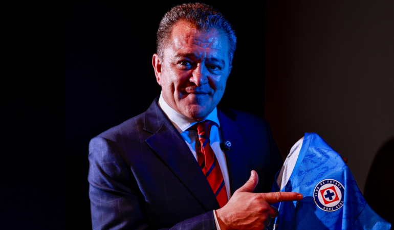 Carlos Hermosillo reconoce que a Cruz Azul da gusto verlo jugar / Foto: Luis Garduño