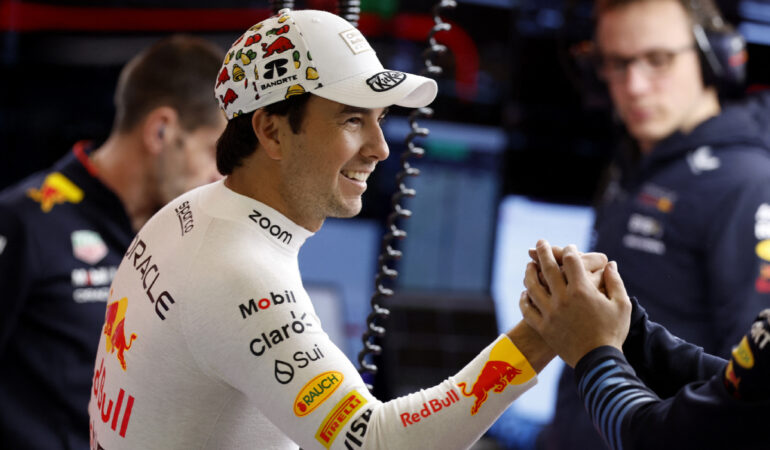 Checo Pérez luce tranquilo pese a rumores de salida de Red Bull. FOTO: Reuters