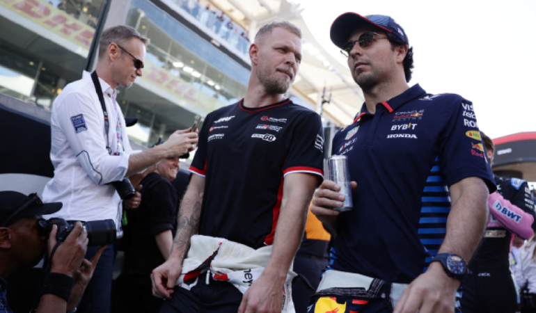 Checo Pérez tiene contrato con red Bull hasta 2026 foto_ Reuters