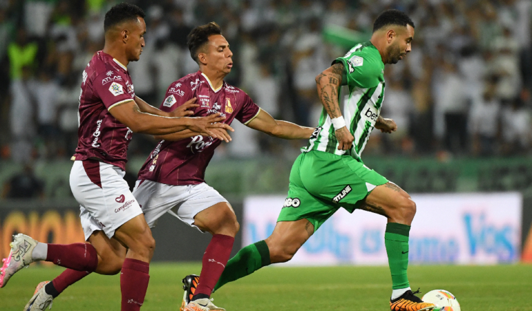 Edwin Cardona le dedicó unas palabras a los detractores de Efraín Juárez / Foto: AFP
