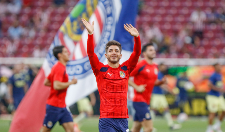 Isaac Brizuela formó parte de las Chivas que levantaron la Liga MX y la Concachampions