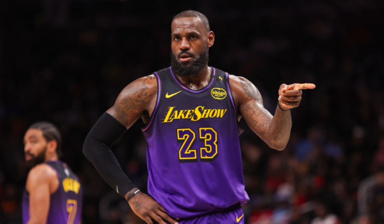 LeBron James no deja de demostrar que para él, la edad es solo un número