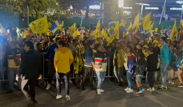 Los aficionados del América le dieron una serenata al club antes de la final / Foto: Eduardo Pigeón | Enviado