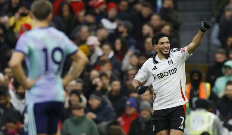 Raúl Jiménez marcó golazo al Arsenal. FOTO: Reuters
