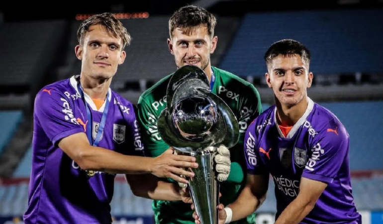 Xavier Biscayzacú es campeón en el futbol uruguayo. Foto: Cortesía