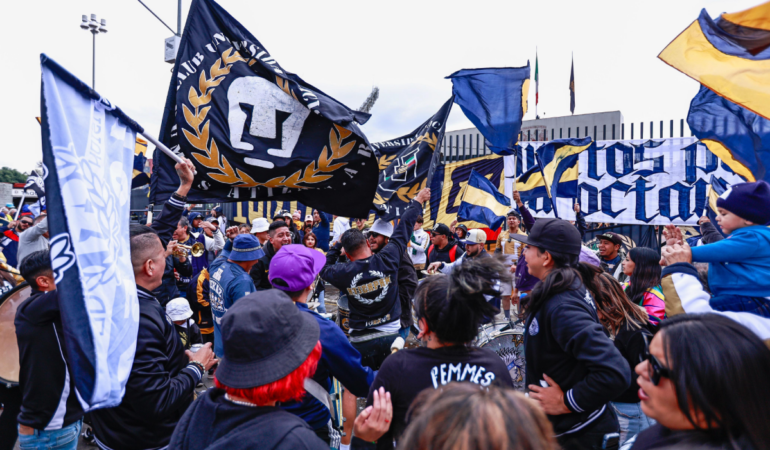 Afición de Pumas llamó arrimados a los de Cruz Azul / Foto: Luis Garduño