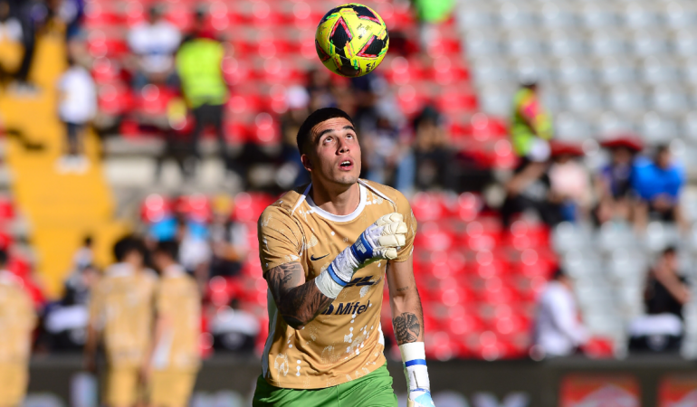 Alex Padilla se quedó nuevamente en la banca ante Toluca. Foto: Mexsport