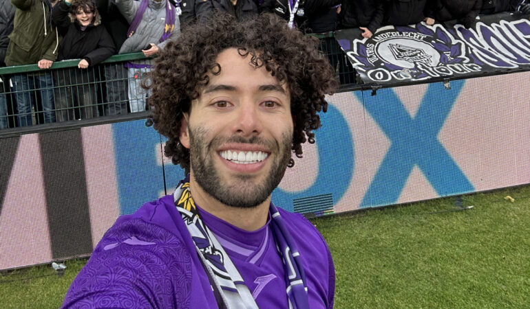 Chino Huerta no puede debutar todavía en la Europa League. FOTO: @rscanderlecht