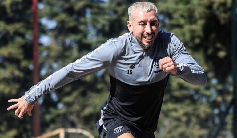 Héctor Herrera ya entrenó con el Toluca. FOTO: @TolucaFC