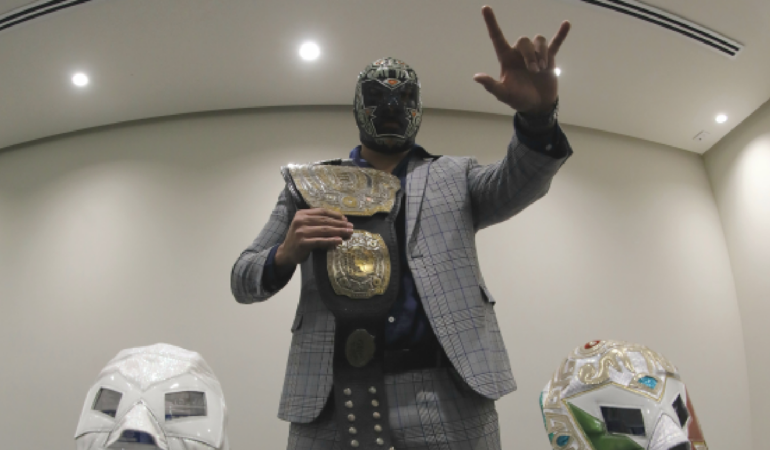 Hijo de Dr. Wagner Jr presume el campeonato que ganó en Japón / Foto: Sarahí Melecio