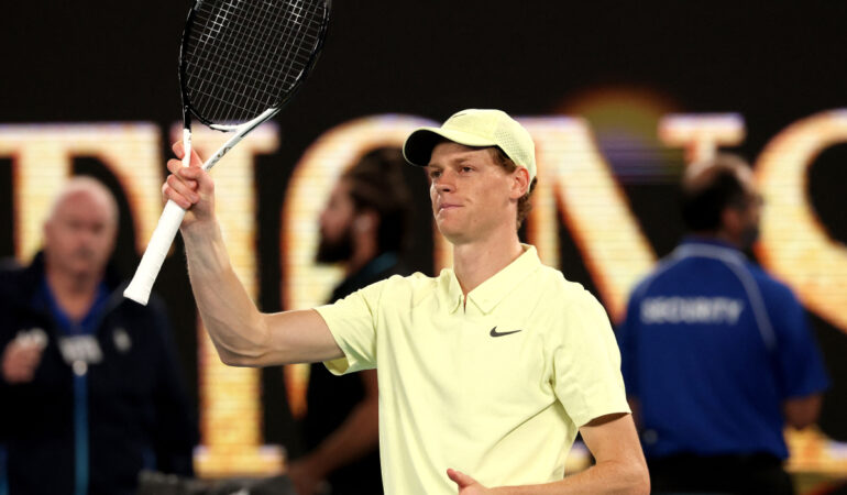 Jannik Sinner avanza a tercera ronda del Australian Open. FOTO: AFP