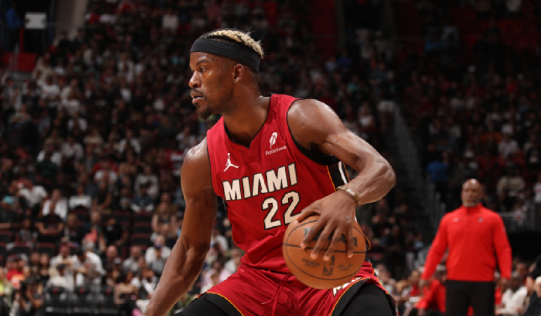 Jimmy Butler sigue con sus problemas con en el Miami Heat. Foto: AFP