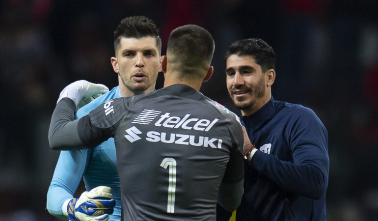 Julio González y Gil Alcalá siguen regustrados en Pumas. FOTO: Mexsport