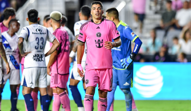 Luis Suárez participó en rescatar a un hombre que quería quitarse la vida. Foto: Mexsport
