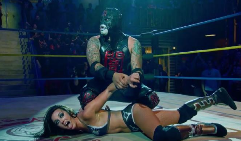 Penta en su mano a mano ante Chelsea Green / Foto: Captura Lucha Underground