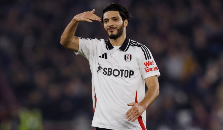 Raúl Jiménez puede salir del Fulham en el verano. FOTO: Reuters