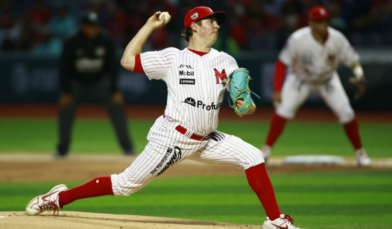 Trevor Bauer podría permanecer con los Diablos Rojos otro año. FOTO: Mexsport