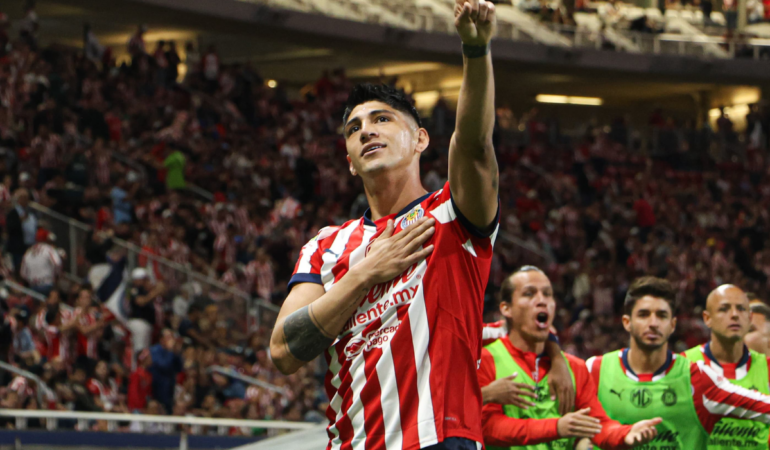 Alan Pulido marcó su segundo gol con Chivas / Foto: David Tamayo