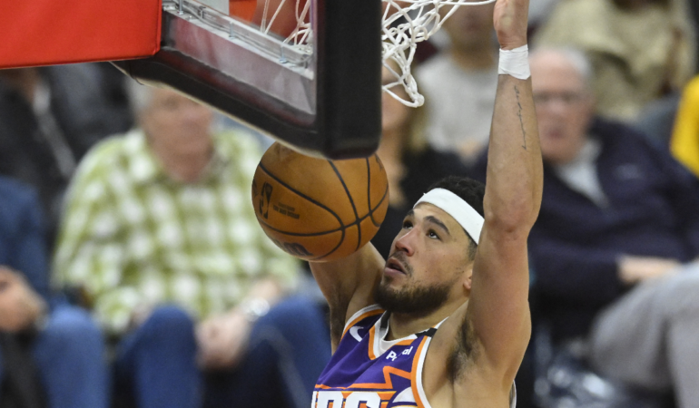 Devin Booker se convierte en el máximo anotador de los Suns en la historia / Foto: Reuters