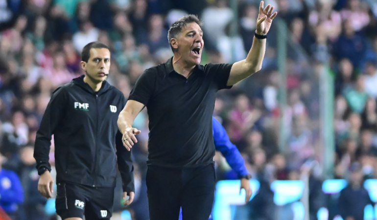 Eduardo Berizzo vivió uno de los momentos más difíciles de su vida al pelear con el cáncer / Foto: Mexsport