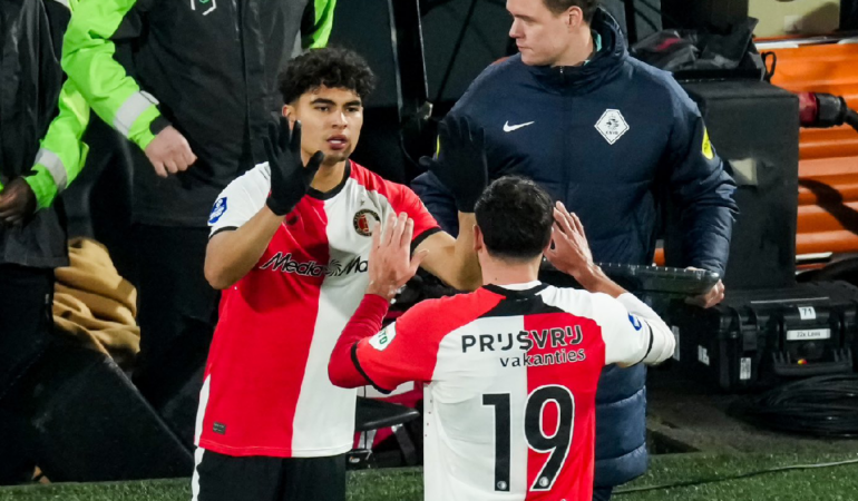 Stephano Carillo hace su debut con el Feyenoord foto_@@Feyenoord