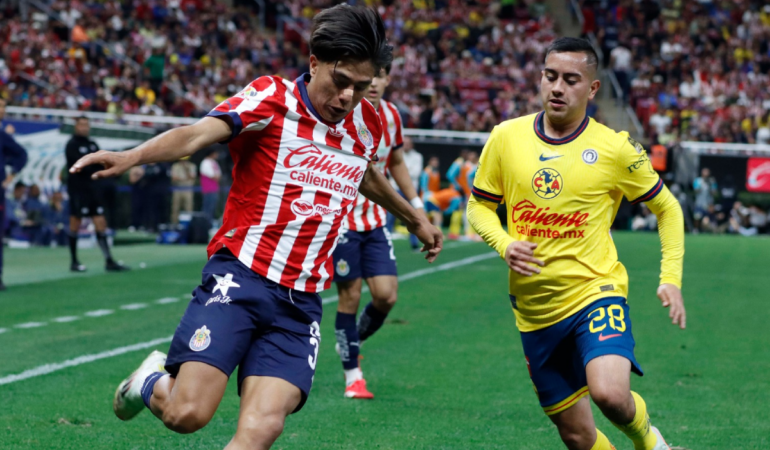 Erick Sánchez le restregó el tricampeonato a la afición de Chivas _ Foto_ Erik Estrella (1)