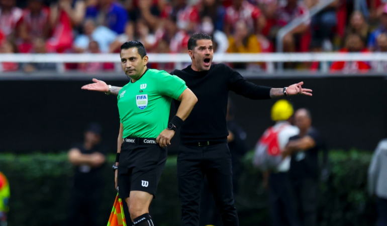 Fernando Gago dirigió tres clásicos en dos semanas / Foto: Ramón Romero