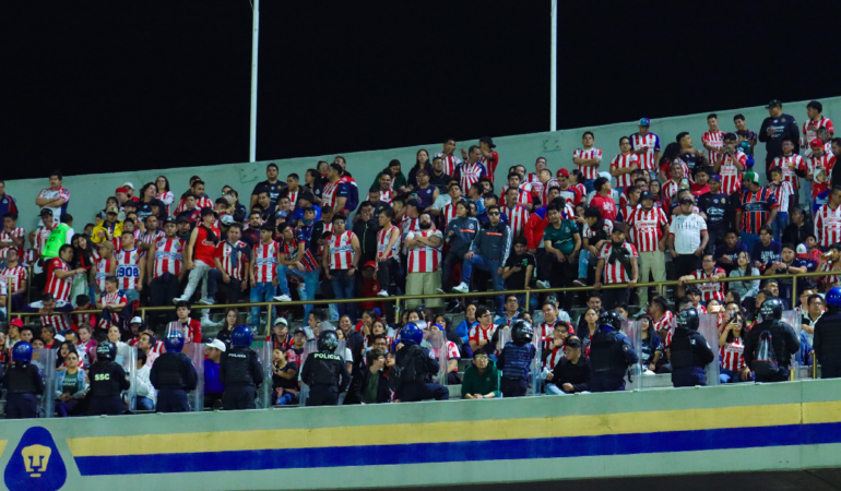 La afición de la Chivas está enojada con Amaury Vergara. Foto: Oswaldo Figueroa