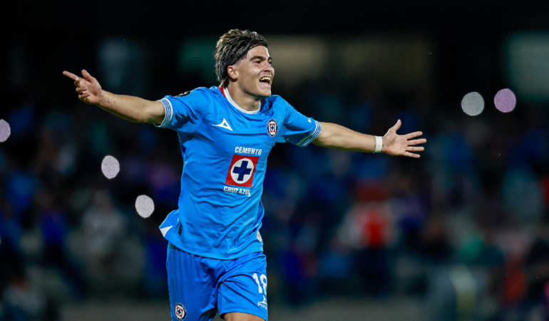 Luka Romero y Cruz Azul avanzó a los cuartos de final de la Concacaf. Foto: Luis Garduño