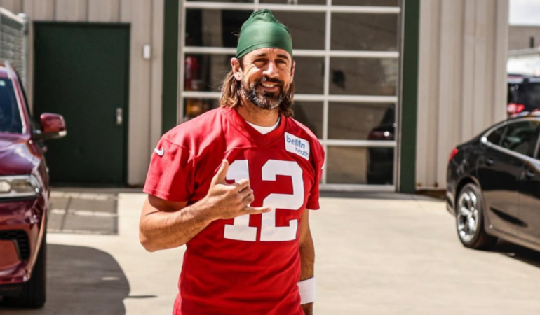 Aaron Rodgers pasó sin pena ni gloria por los Jets