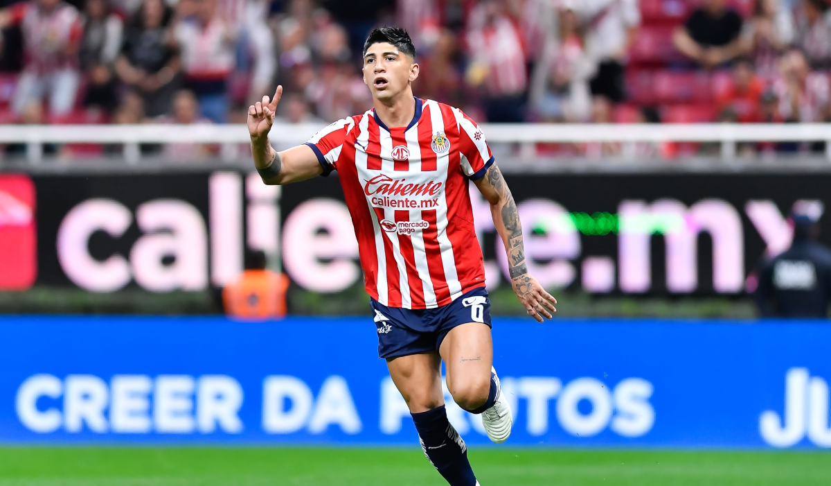 https://storage.googleapis.com/static.elsoldemexico.com.mx/elesto/2025/04/Alan-Pulido-espera-que-Chivas-derrote-al-Atlas-_-Foto_-Mexsport.png