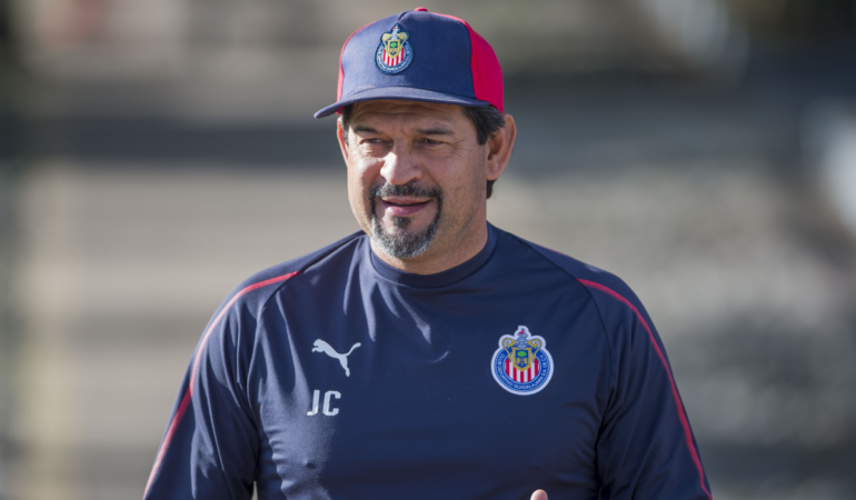 Cardozo no tuvo un buen paso como técnico en Chivas. FOTO: MEXSPORT